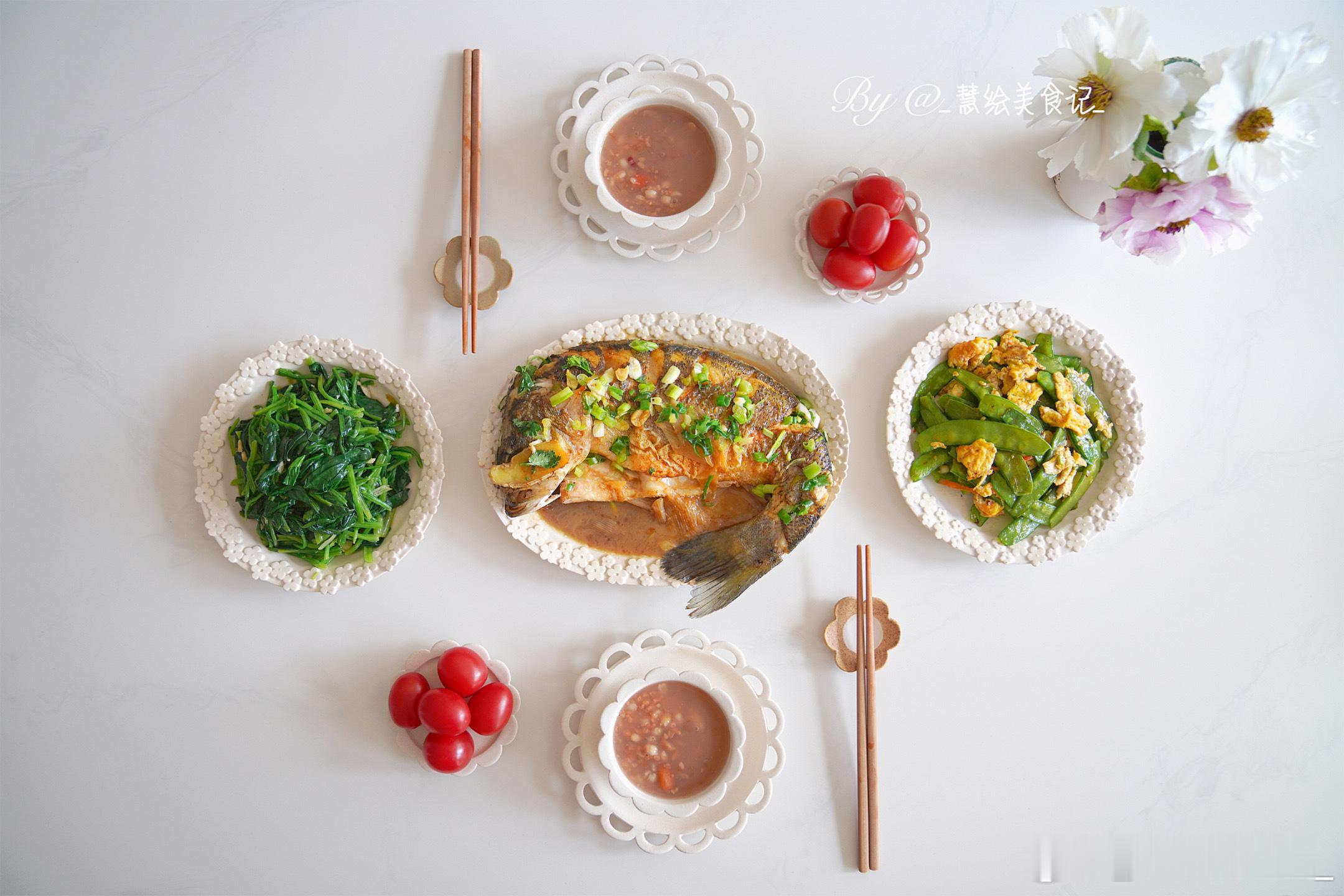 晚饭红烧鲈鱼、荷兰豆炒鸡蛋、凉拌菠菜、红豆粥、小番茄~周末愉快[心] ​​​