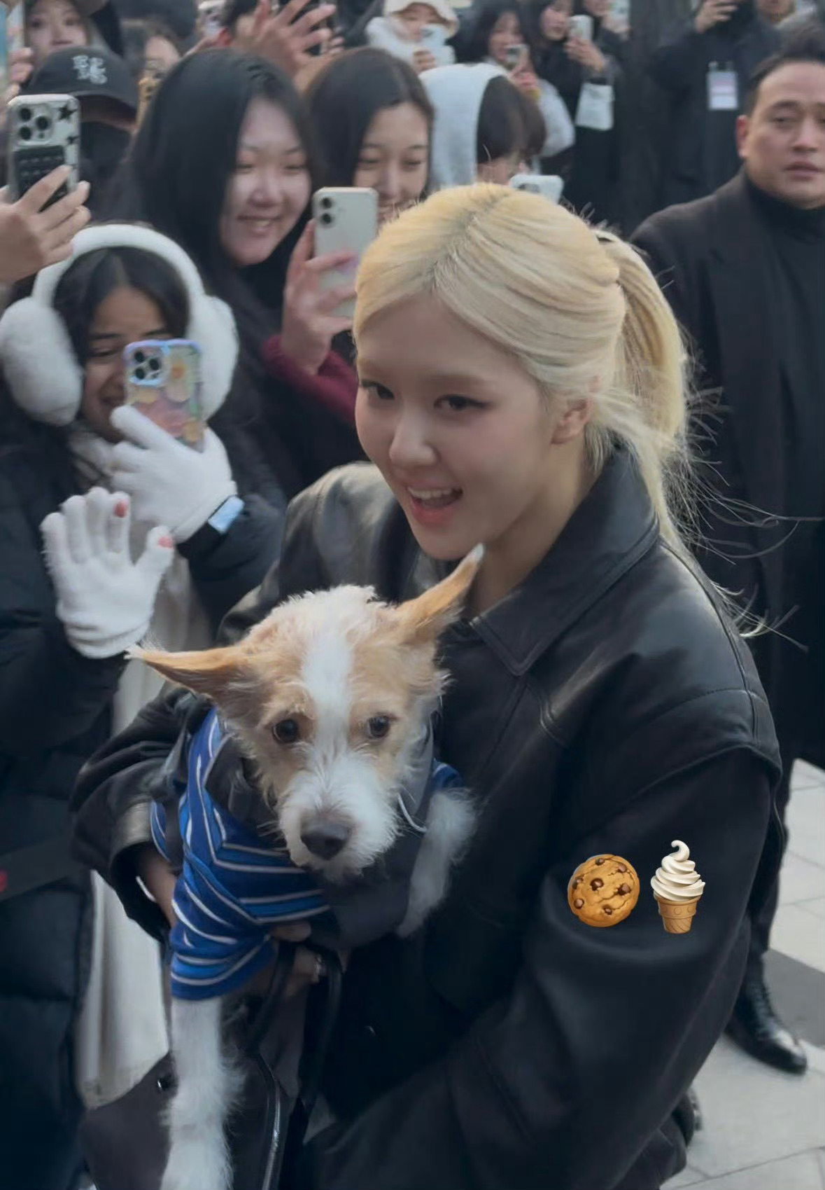 290122 Rosé出现在首尔rosie快闪店✨好漂亮!!!!!还带着小老头h