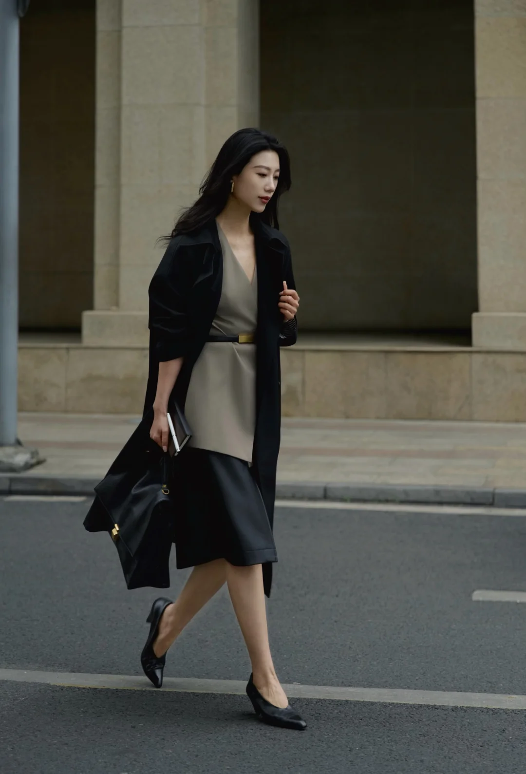 风衣时刻，都市女性的第二十五小时