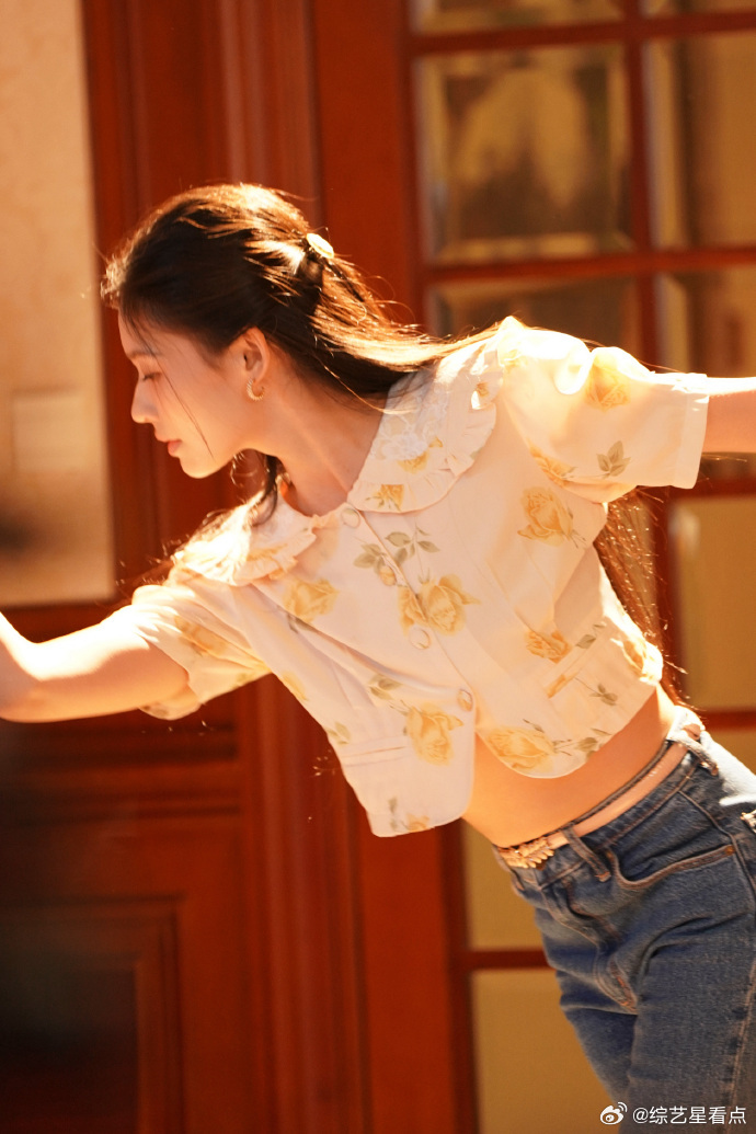 林允跳舞名场面林允跳舞镜头谁懂啊！林允跳舞的样子，松弛又灵动，满满的少女感，太治