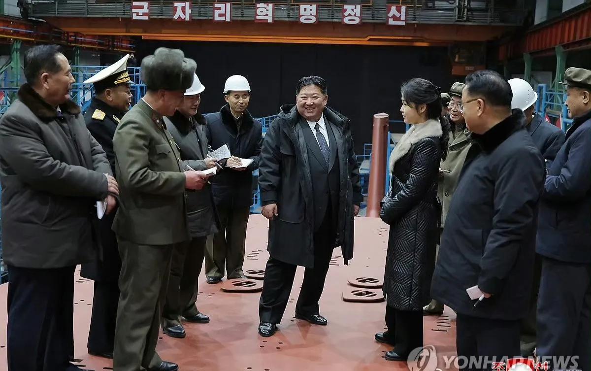 司令官近日指导核动力潜艇建造工作，同时强硬谴责韩国推进建造核潜艇。朝鲜进行水下核