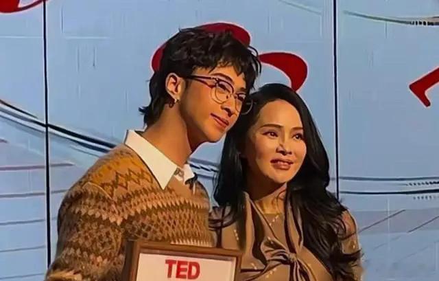 伊能静生图曝光了，医美痕迹明显略显老态，和精修照差距有点大 