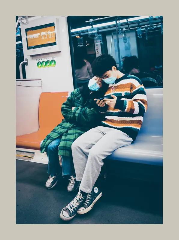 上联：醒来方知梦中事；念姐邀对遇事才晓真朋友