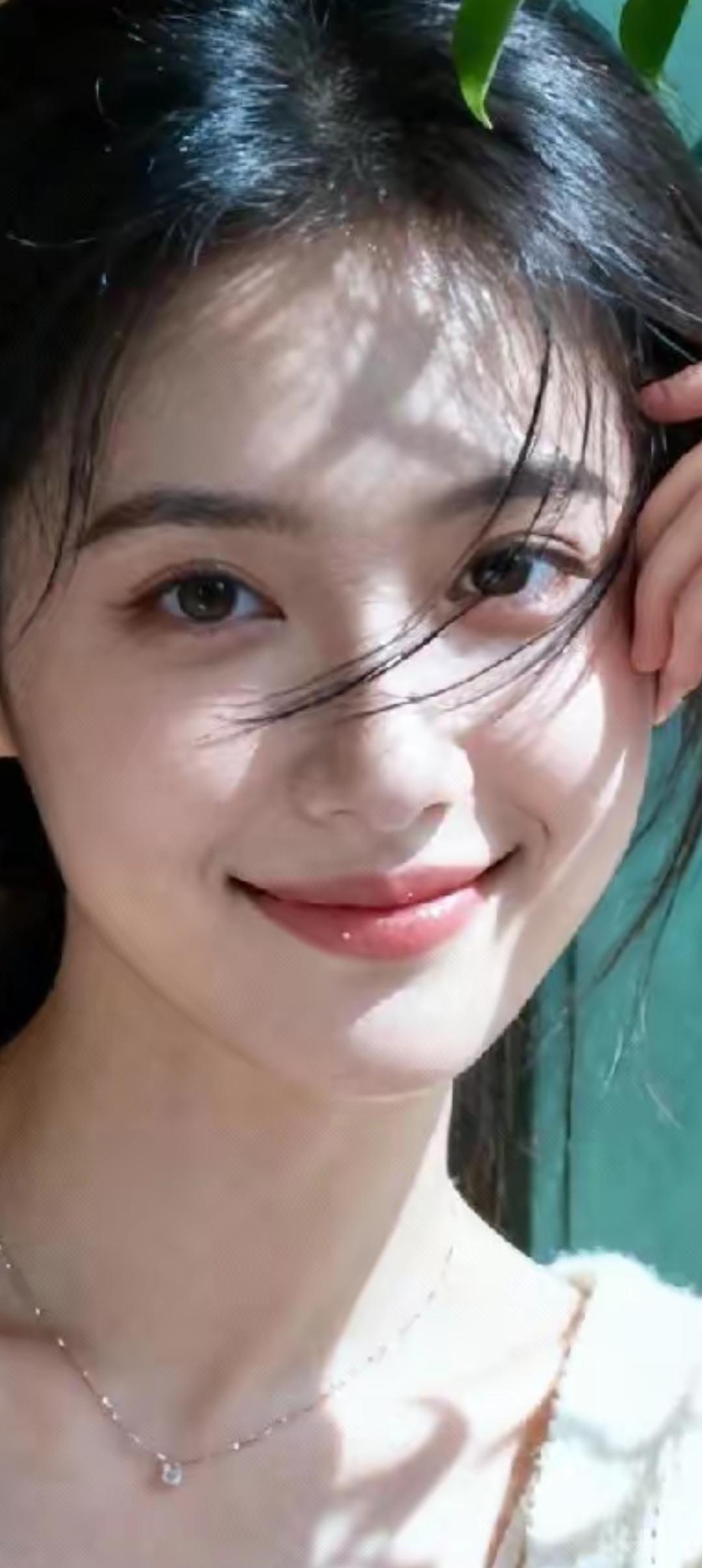 阳光洒落，微笑如花，元气满满的一天！🌞😊