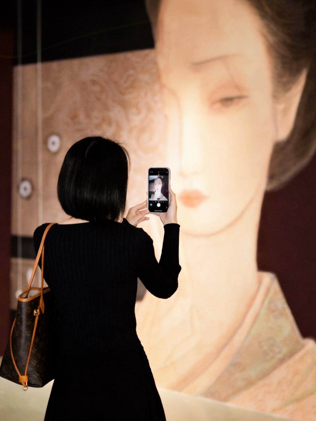 上海新展🖼️藏在诗词宇宙里的国风美学 周末又来chi K11看展，这...