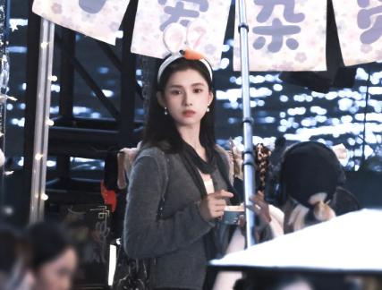 1.张婧仪是那种高冷且被动的女生，但是又很颜控，就喜欢等着帅哥来追求自己。2.迪