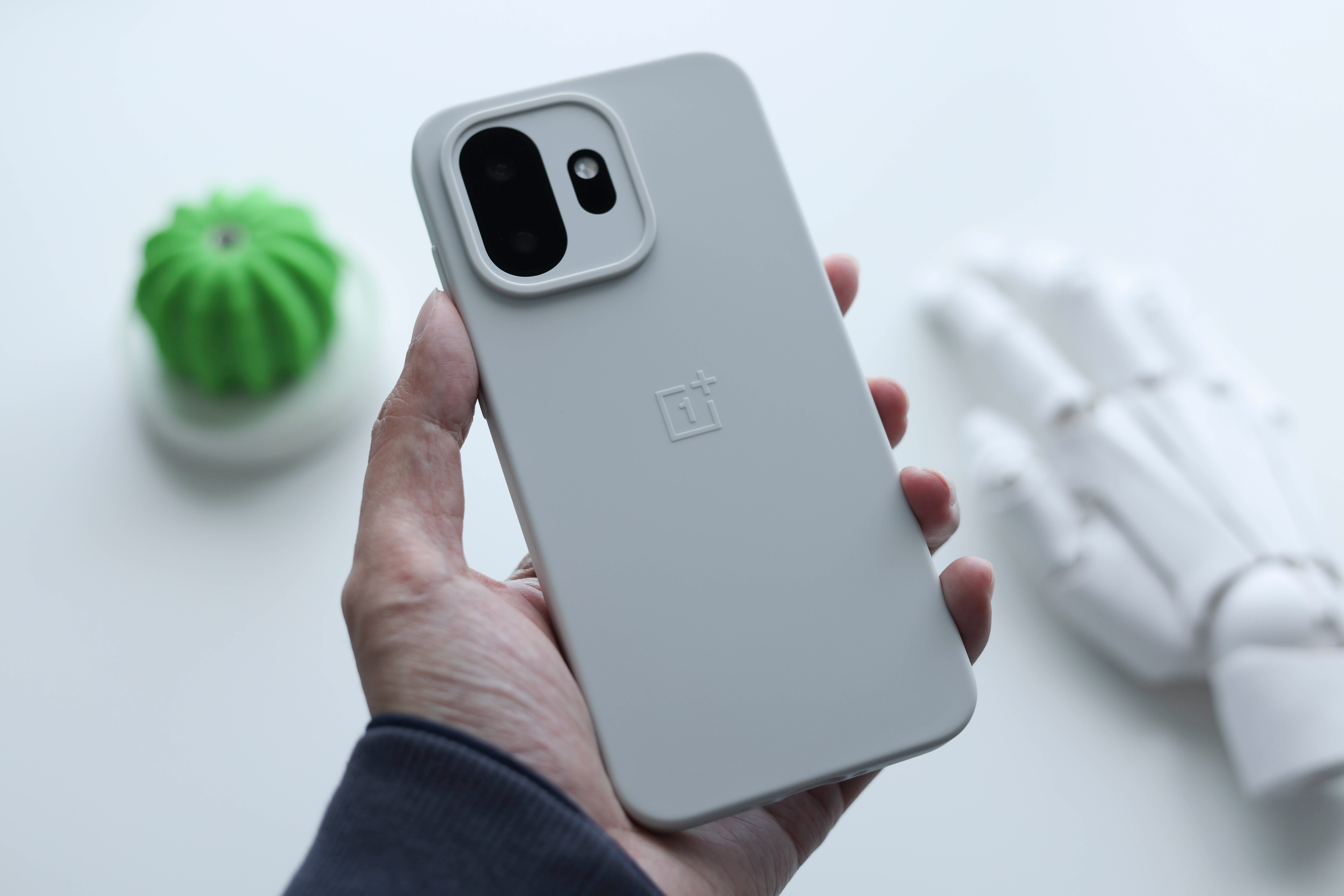 一加15T这个小夯机用着确实舒服，白巧可可这个配色也是我的菜。 