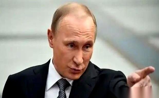 要我说，毛熊这三十年，活得就像个悲情的单恋者。
掏心掏肺那种。
以为自己是欧洲人