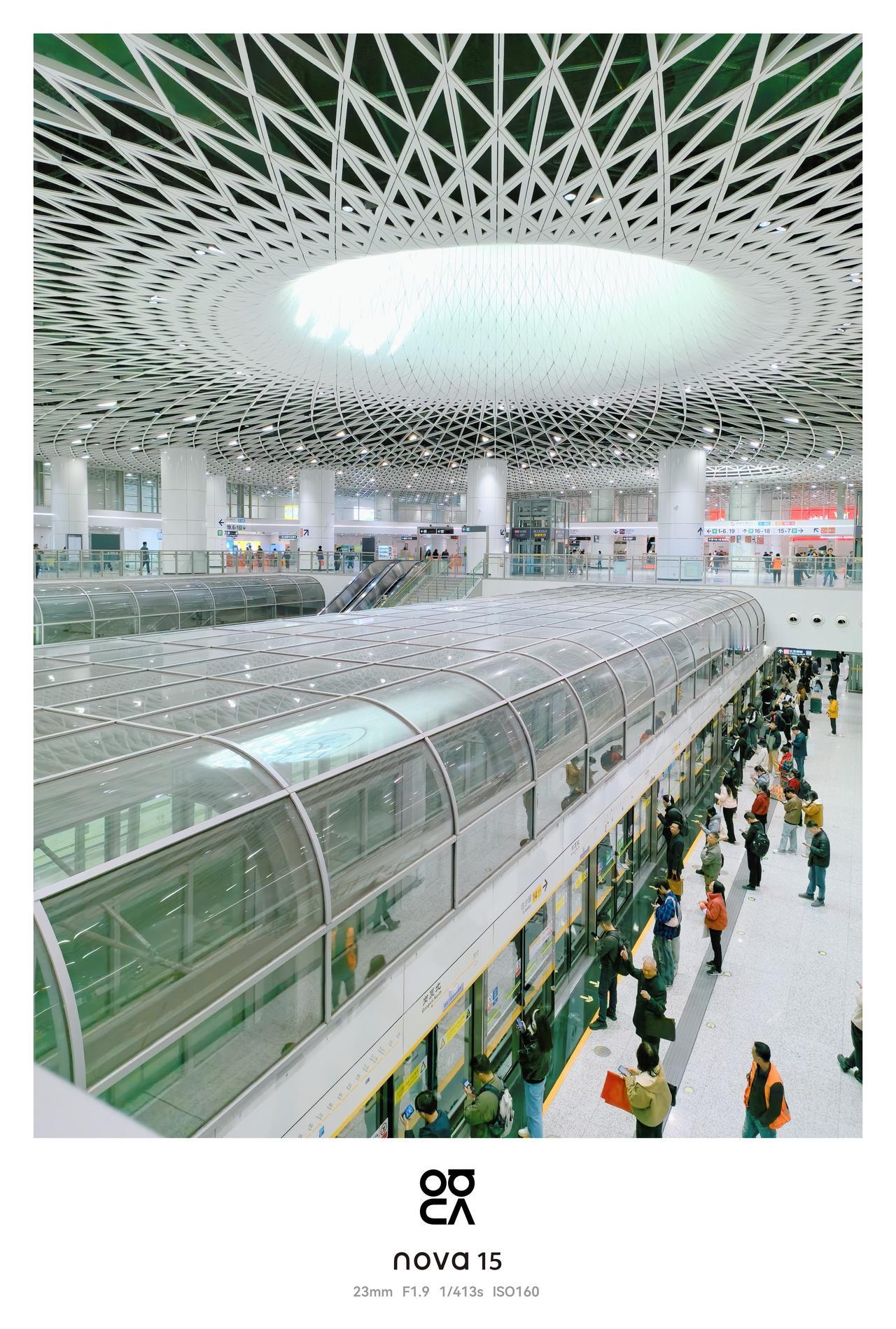 《nova15的天空之眼》
深圳厦北站，天空之眼 站，倒影天眼、天眼下的乘客。