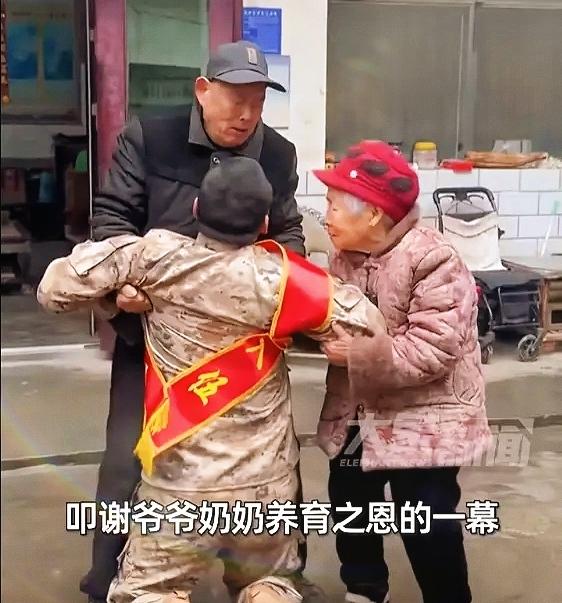 无父新兵跪别九旬爷爷奶奶：为何他哭着说怕再也见不到？


​泥泞的院坝里，穿着迷
