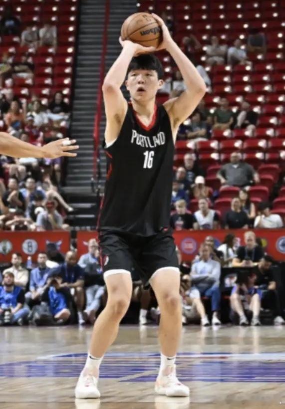 杨瀚森最该谢的，竟是文班亚马！北京时间 4 月 27 日，NBA 季后赛西部首轮