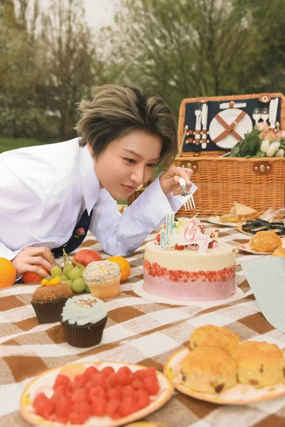 刘雨昕生日plog刘雨昕生日十八宫格刘雨昕生日plog，不错不错，