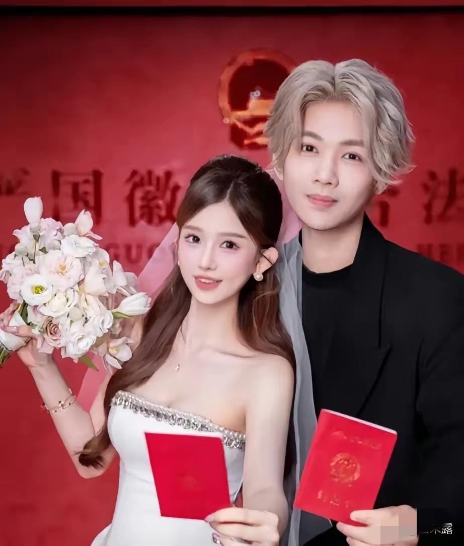 谁懂啊！刷到“鹿晗官宣领证”的瞬间，我手都抖了，赶紧点进来想看看关晓彤的反应，结