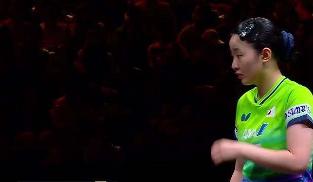 被王曼昱暖到了，张本美和：有闪光灯～ 曼昱：闪光灯关了！ 真的就是热心姐姐啊[抱一抱]