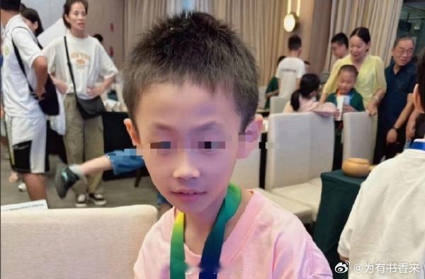 警方介入9岁围棋少年跳楼身亡事件 支持警方等相关部门调查，看看孩子到底是因为什么