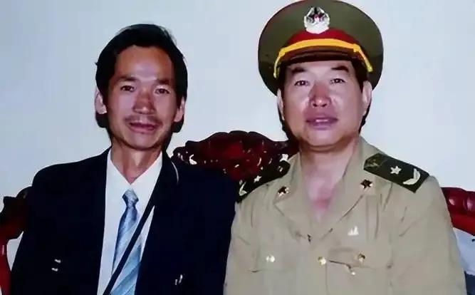 1978年深冬，一位团参谋长正在招待所里收拾东西，准备转业回老家。这个人叫姚双龙