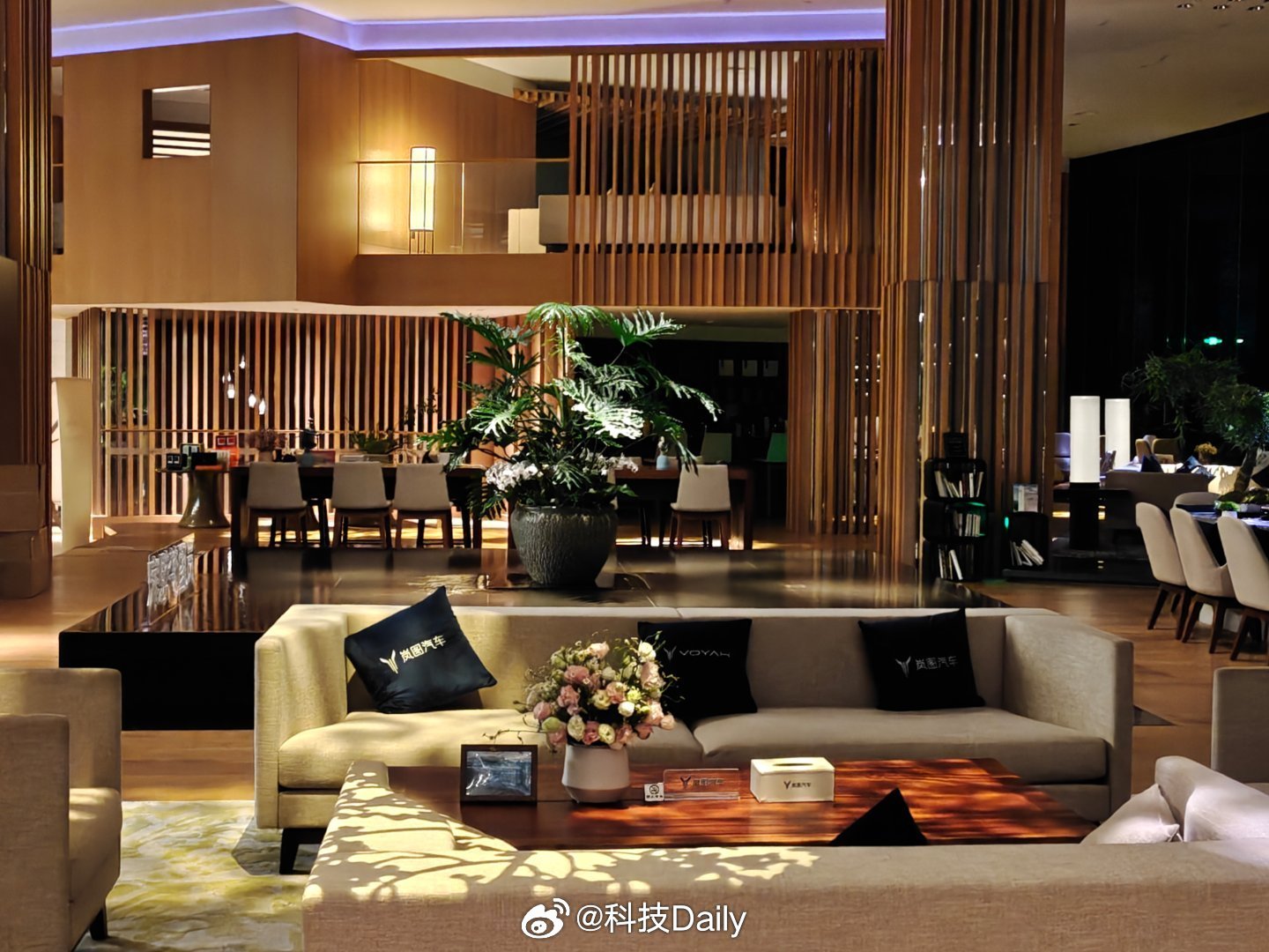 为了看岚图梦想家拼啦！凌晨5.22入住酒店。[泪]从保定到北京赶过来的，累麻了。