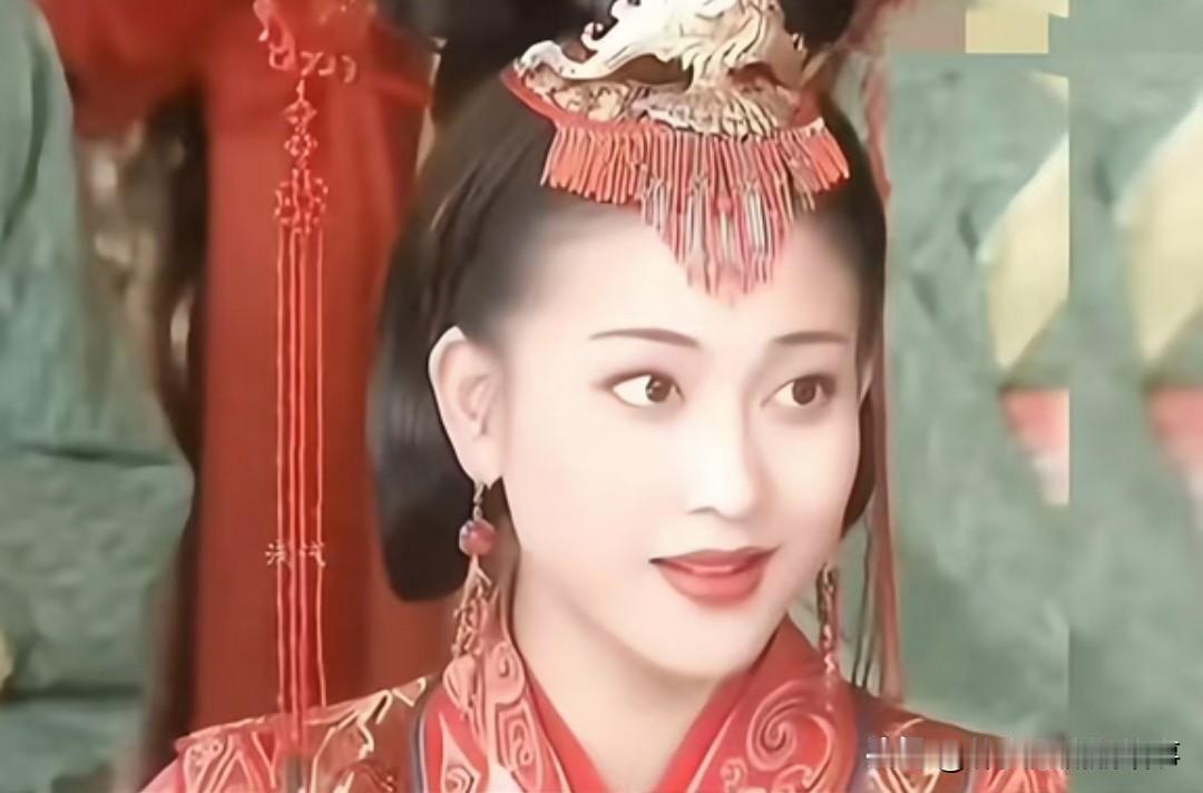 刘细君，中国历史上第一位有名有姓的和亲公主，比王昭君早72年。
她的人生，开局就