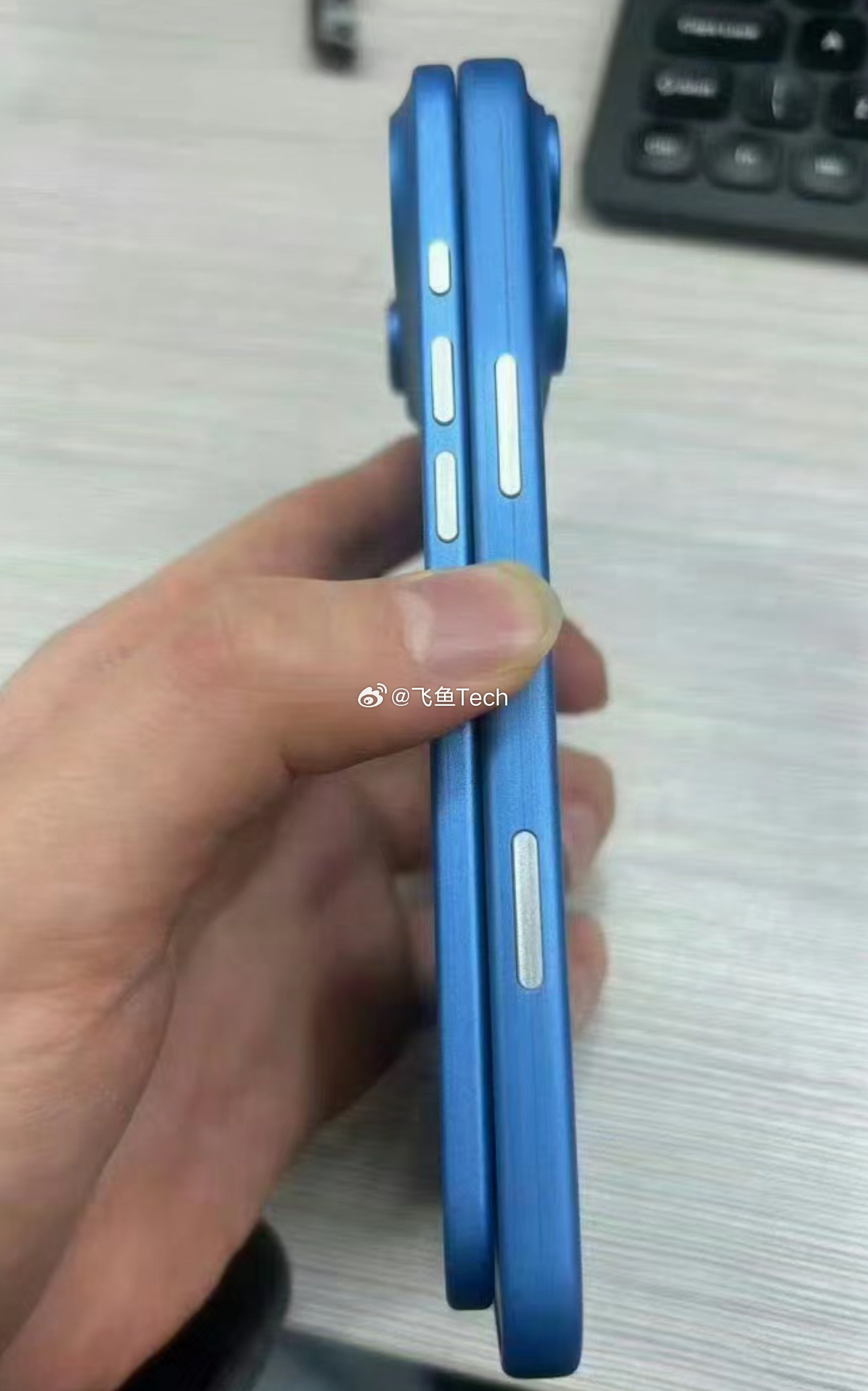 iPhone17Air新机模曝光我们可以做个对比，它的机身厚度仅5.5mm，iP