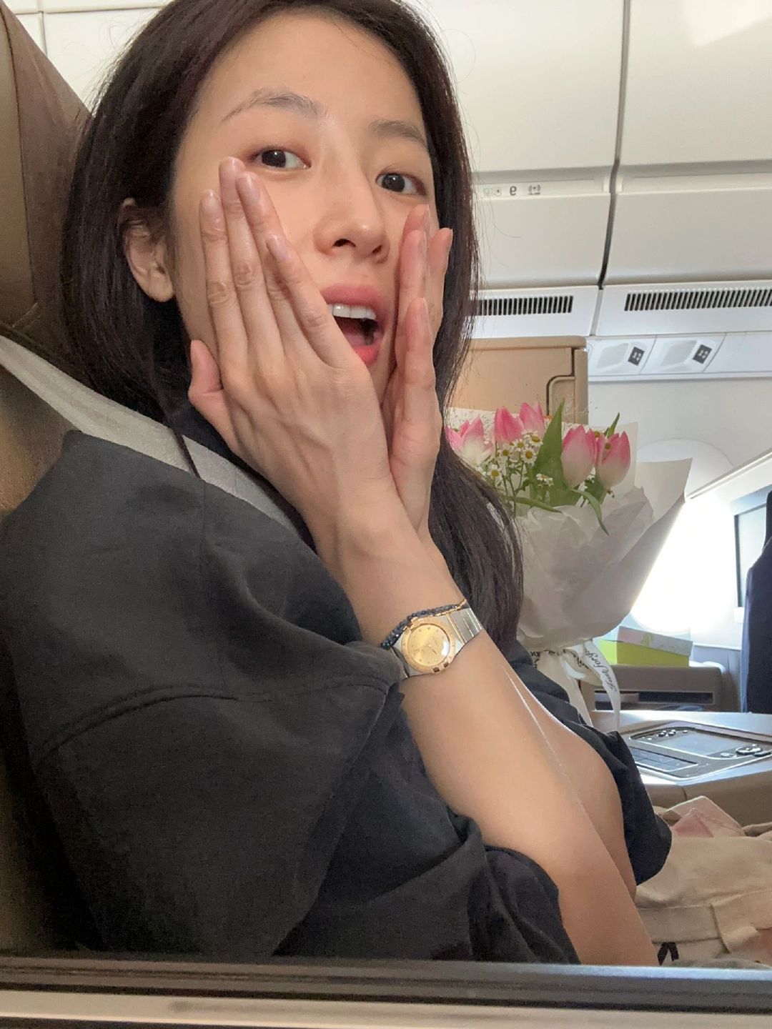 感觉和周雨彤生活每天都会很快乐没有烦恼 ​​​