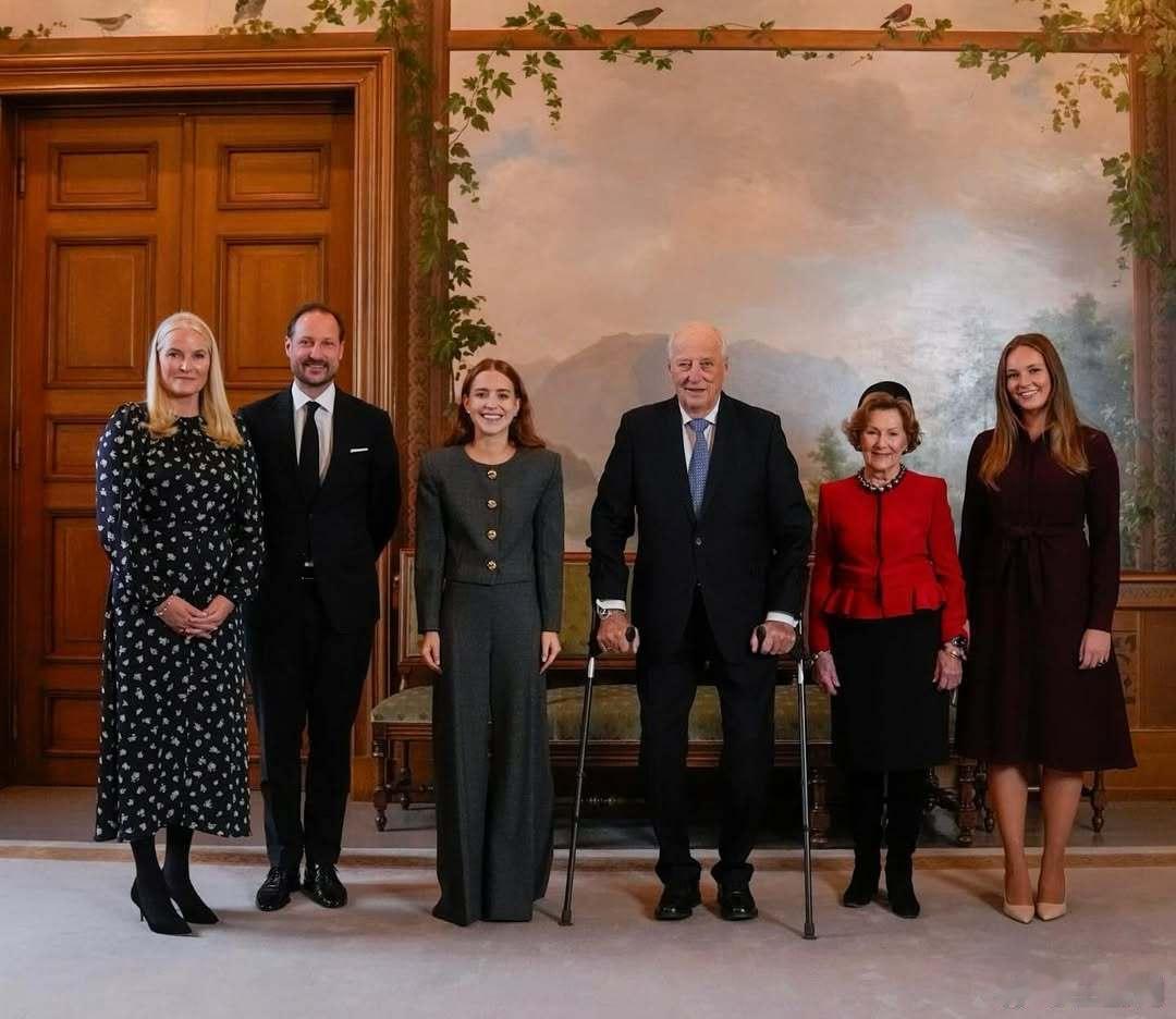 挪威王室 🇳🇴12月10日，王室成员在王宫会见Ana Corina Sosa
