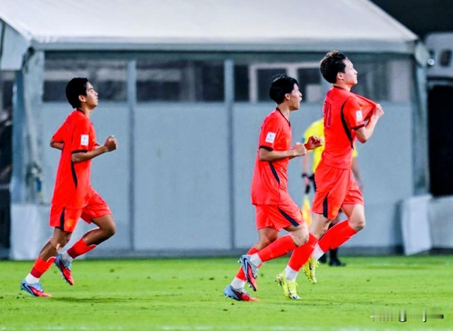 绝境逢生，少年扬威！中国U17男足2-0力克卡塔尔，时隔21年重返世少赛，为低谷