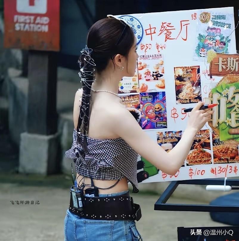 我是完全没看懂张雅琪的发型，辫子上密密麻麻别那么多别针干啥，万一没别牢，很容易划