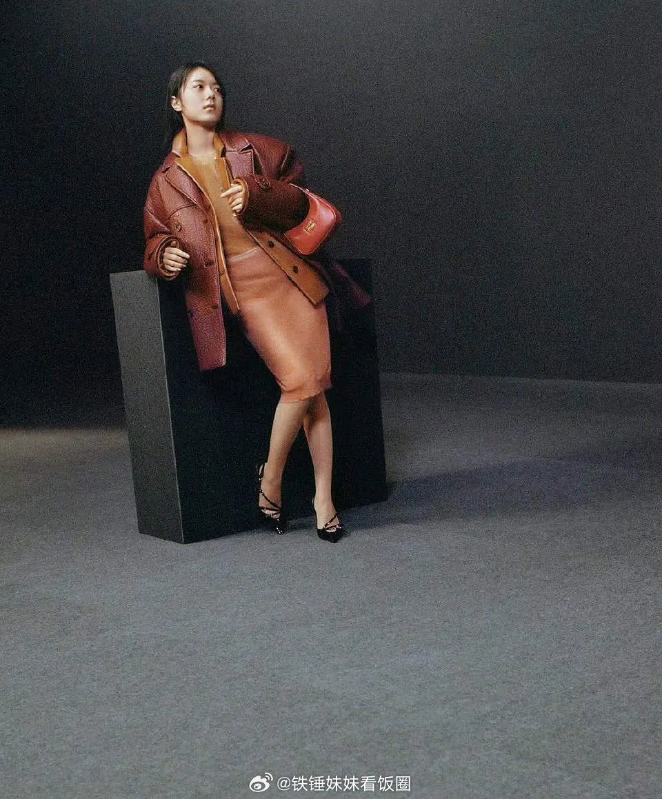 🌸做不到麦麦这样的时尚，就不要接轻奢代言，感觉有点小孩硬扮成熟，造型师有点歹毒