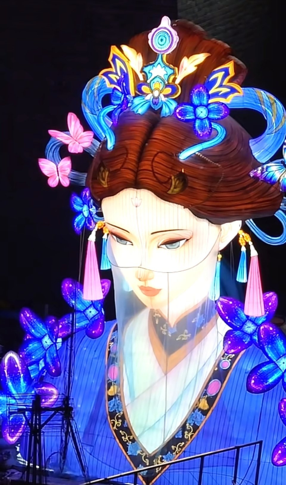 哦莫！今年我们大同古城墙的灯好好看！说什么也得去看看！ 