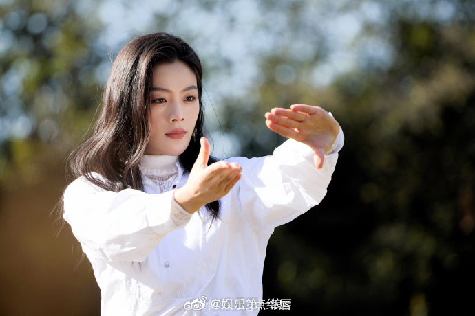 陈丽君律师声明否认恋情 陈丽君方发律师声明否认恋情，并称律师团队已完成取证。 