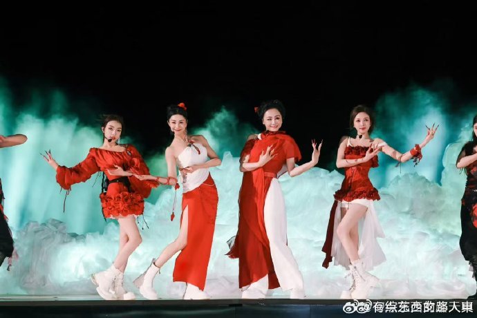 乘风获2025年第一个爆款综艺乘风2025微博爆款综艺当《乘风2025》的热度飙