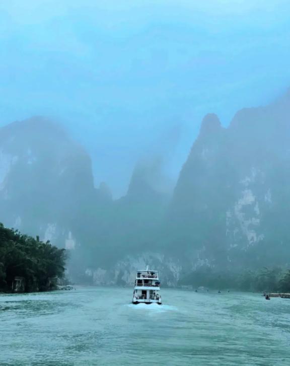 全球央行疯狂囤金，美元霸权真要凉？
亲爱的朋友们大家好，我是海林小百科，今天我们