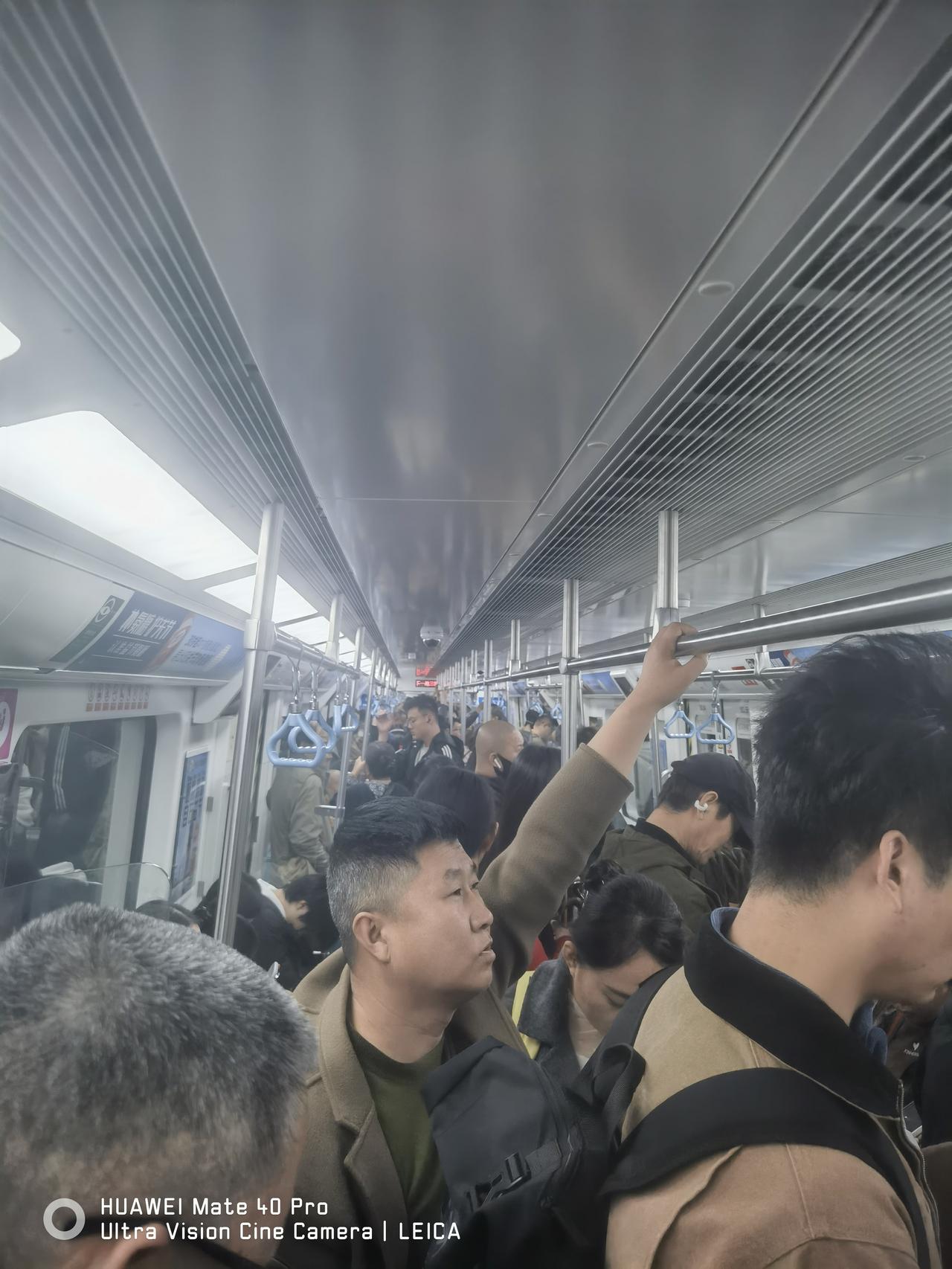 西咸交通一体化探班！今天乘坐西安地铁1号线，实际体验了一下从西安到咸阳客流量变化