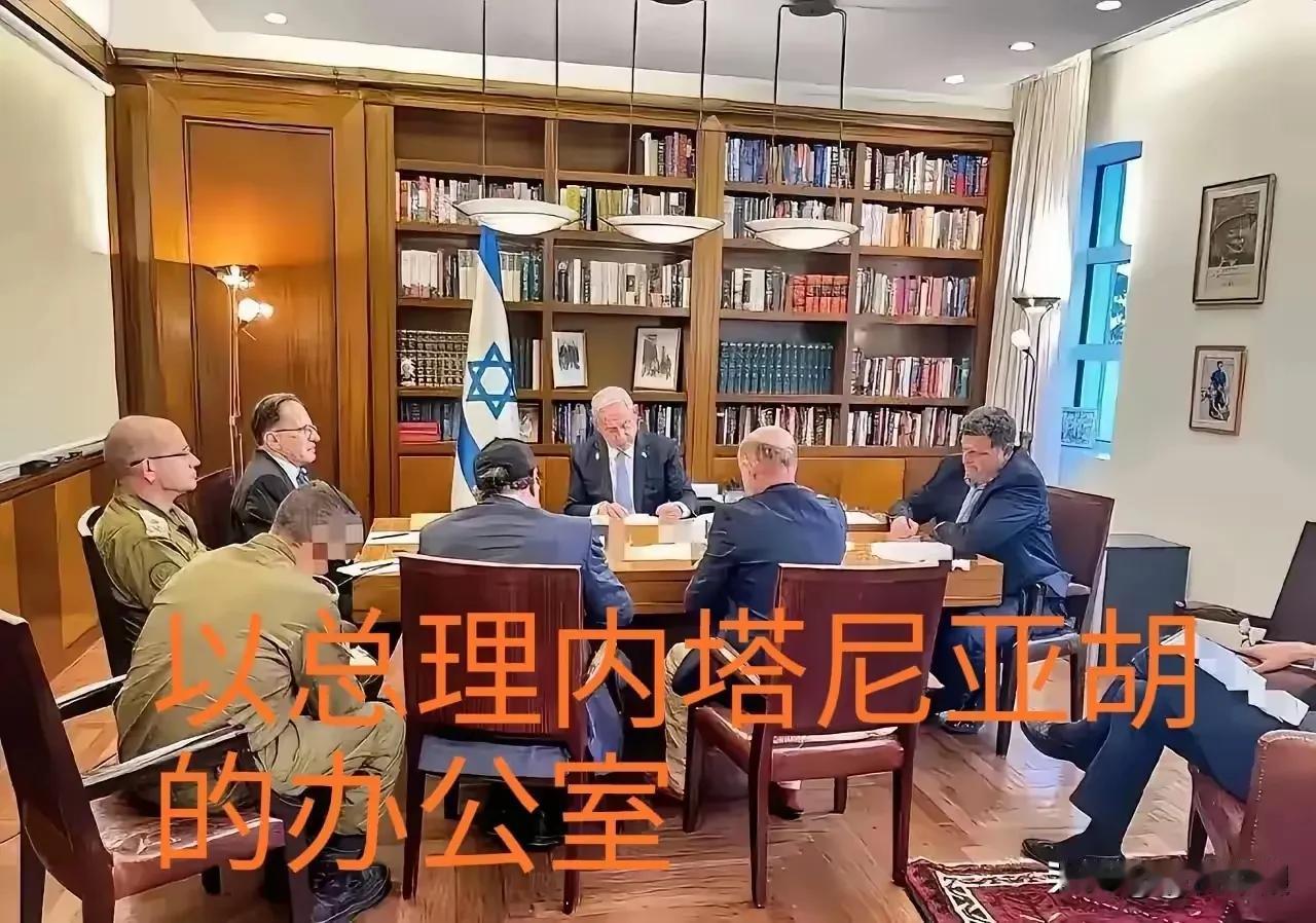 这个办公桌太拥挤了。