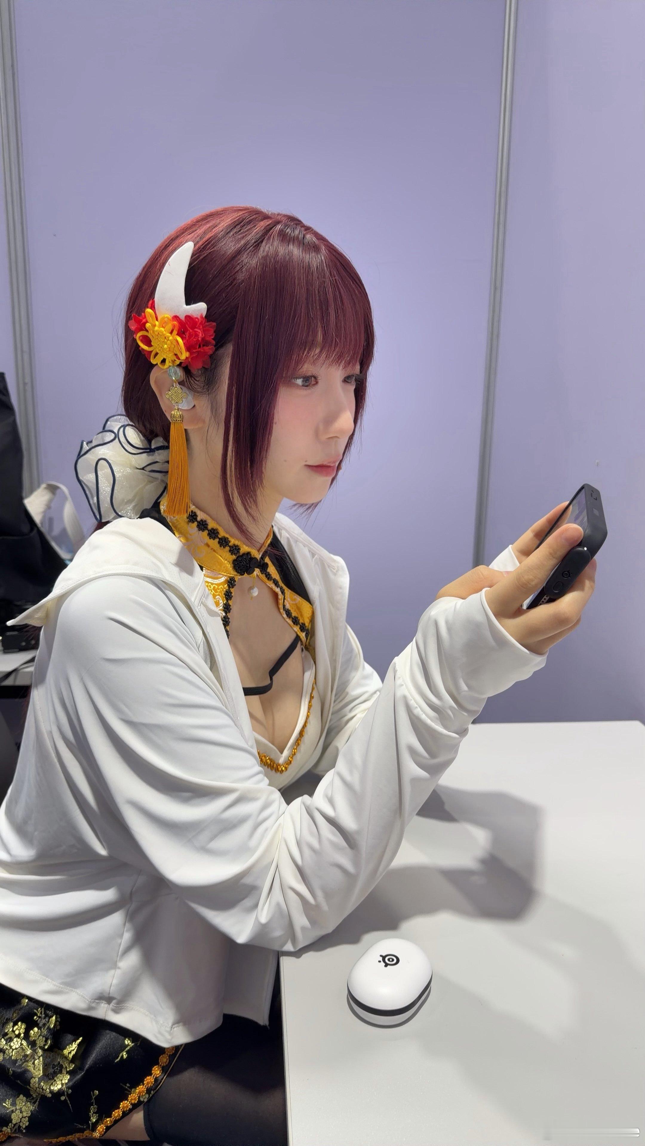 イベント休憩中はsteel seriesさんのイヤホンつけてshadowvers