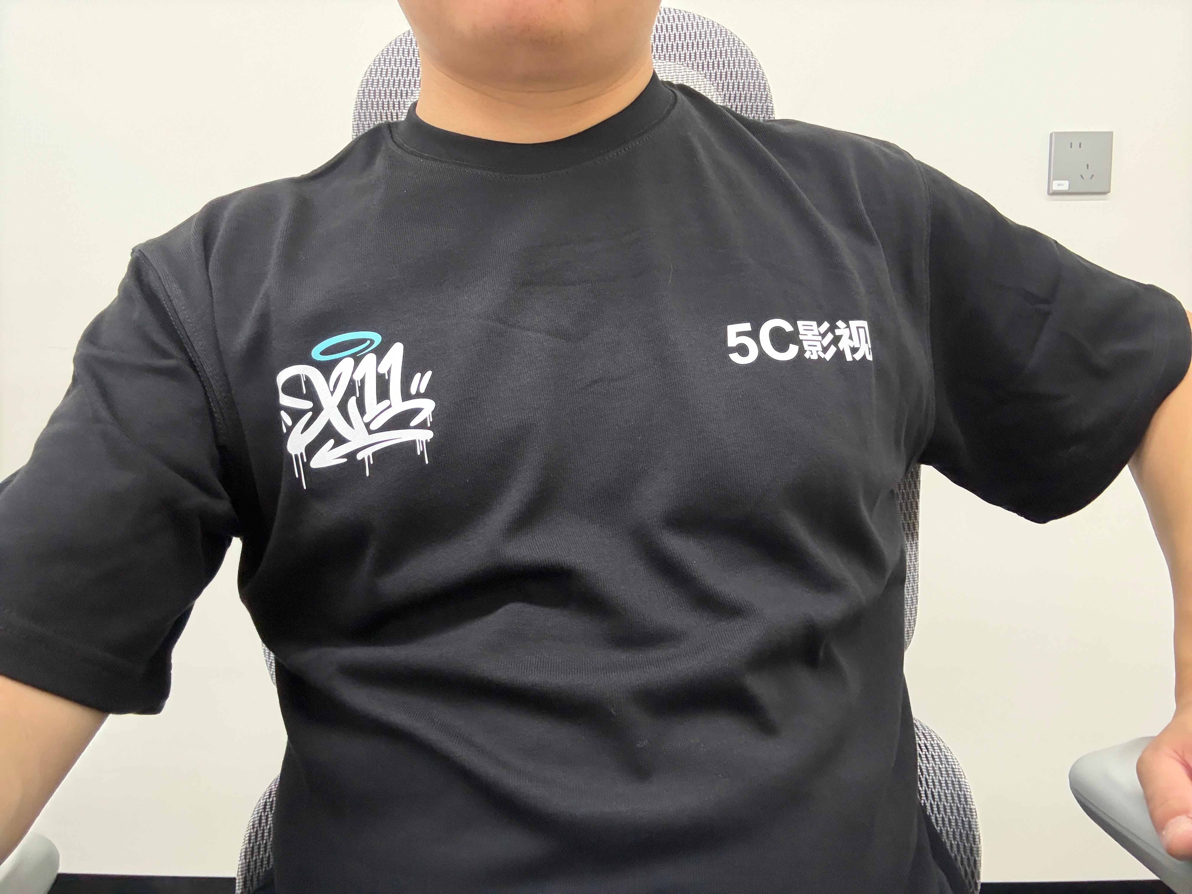 新衣服已试穿，非常不错，建议扩产能谢谢集团最美董事长谢谢集团铁腰CEO谢谢集团最