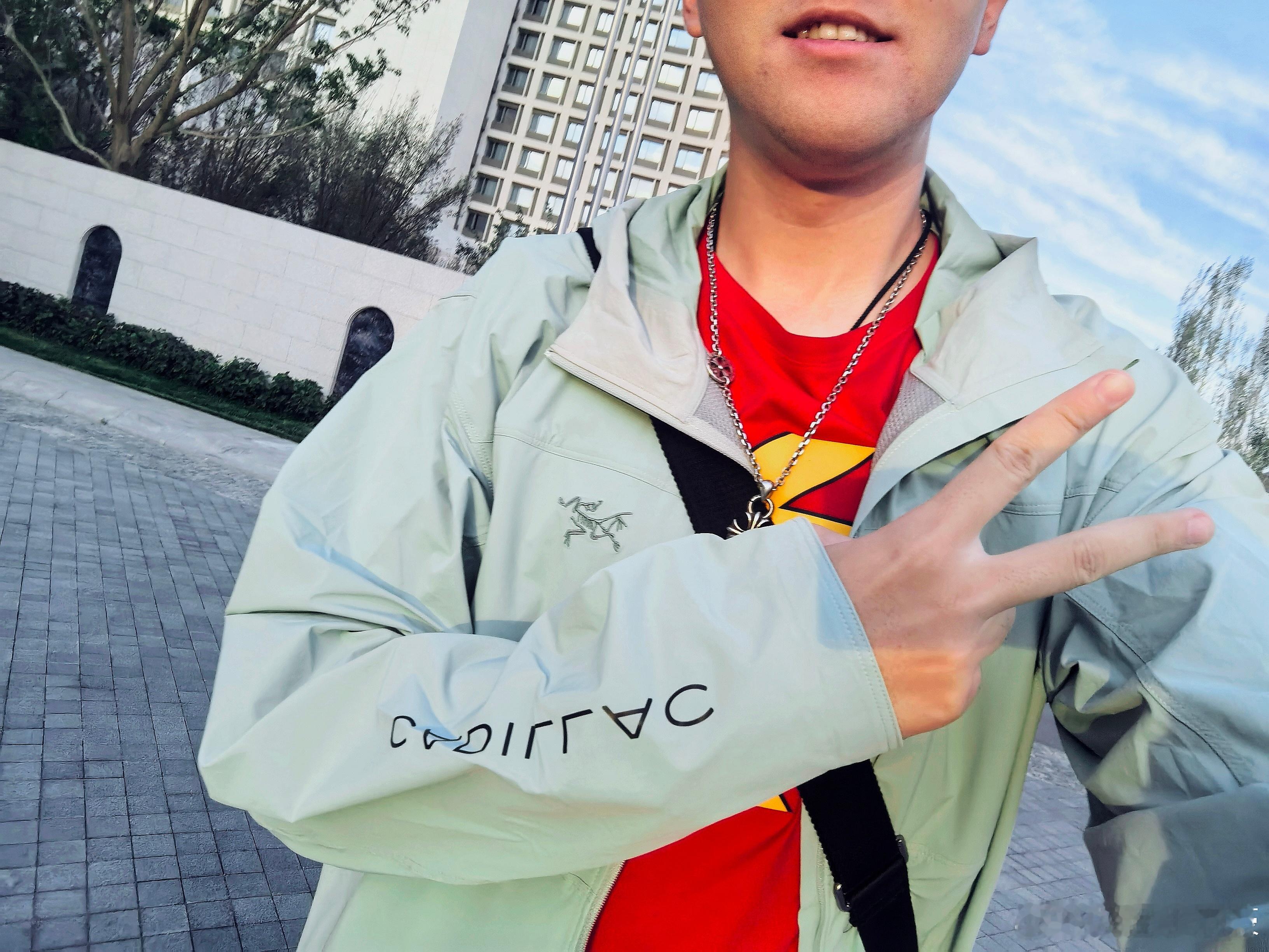 呕吼，解锁我的第一件鸟服，没想到是凯迪拉克给的，感恩的心我哭了[苦涩][苦涩] 