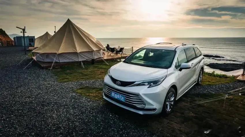 看把你们给聪明的，承认我优秀就这么难吗？我过生日有鲜花，有包包，有火锅吃，你们嫉