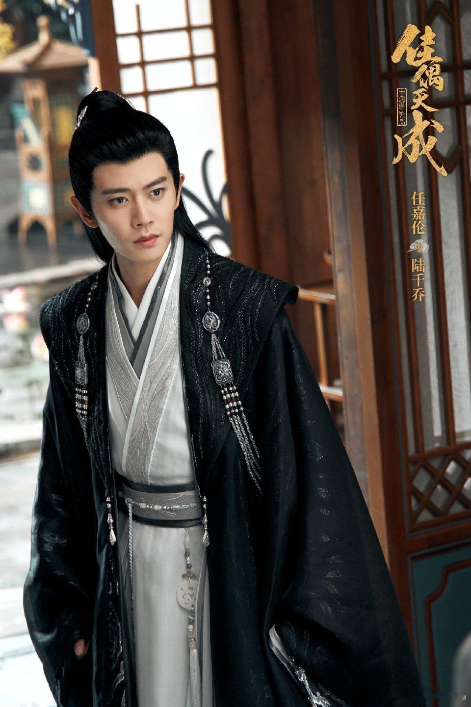 任嘉伦年上就是会疼人 谁能不爱任嘉伦的年上人设！陆千乔对外冷酷狠厉，唯独对辛湄温