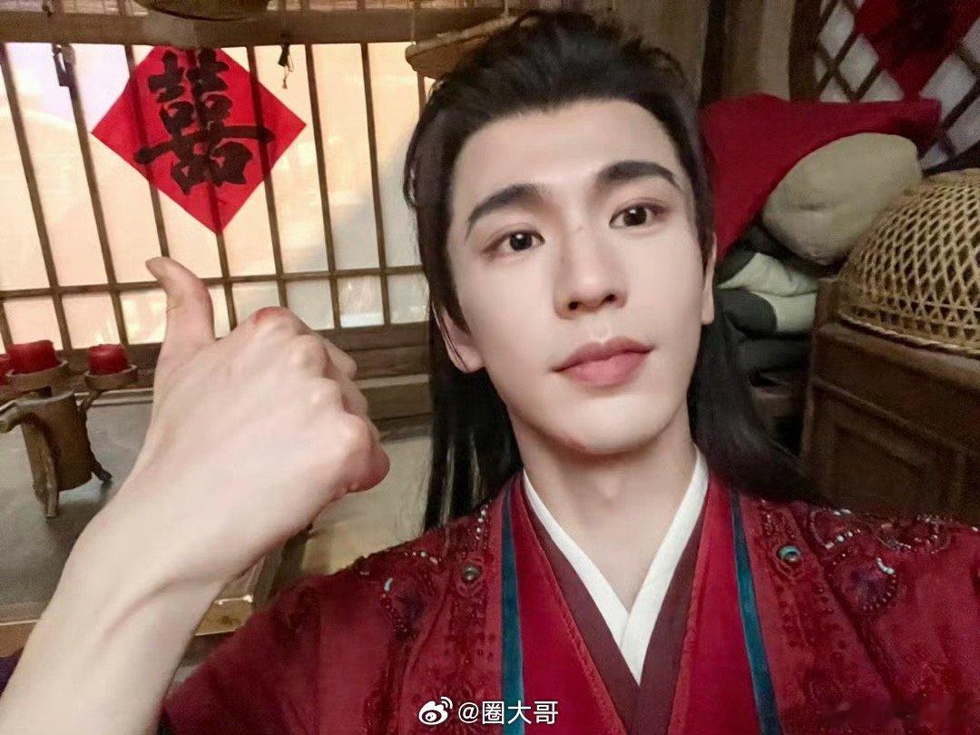 张凌赫刺棠导演易军张凌赫下部剧导演还是易军 哇哇哇哇，一定是特别的缘分啊！！！没