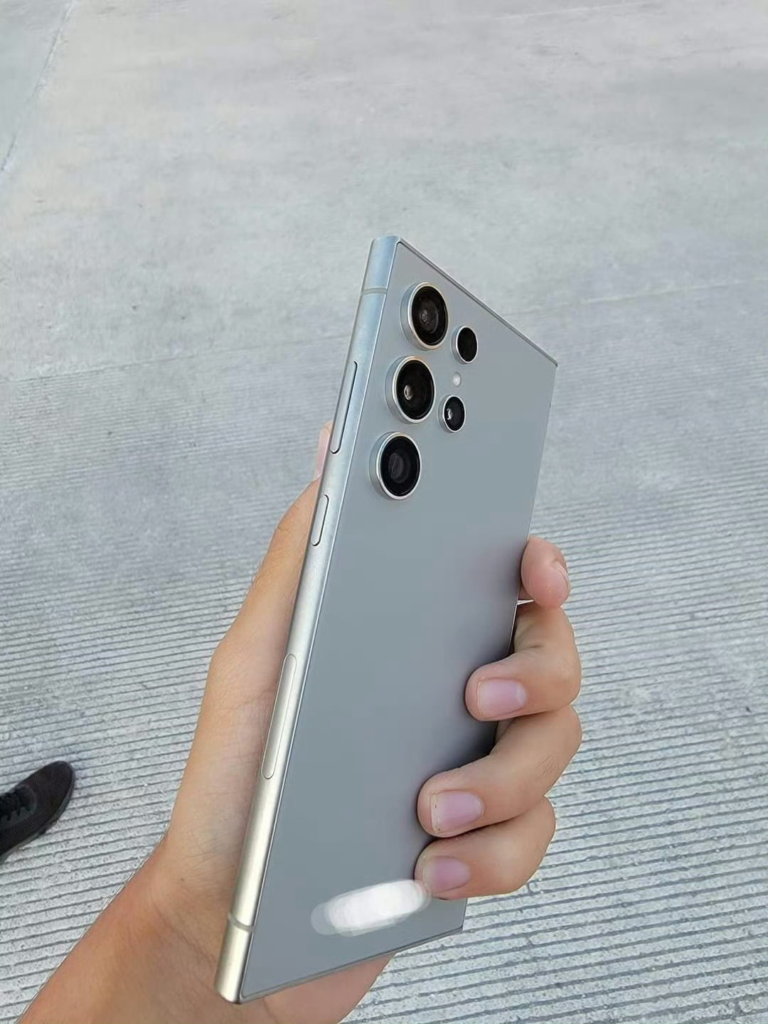 #三星galaxy s24# 1月中下旬三星s24ultra最强直屏，有喜欢的童