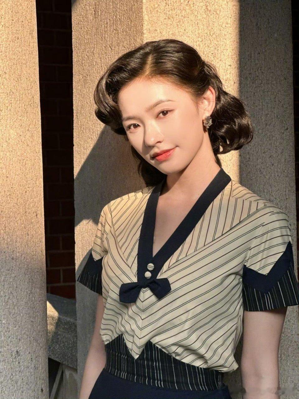 一枪把你的酒窝打穿 林允新剧这段剧情太绝了！硬核台词配“笨拙”掐脖，演员信念感拉