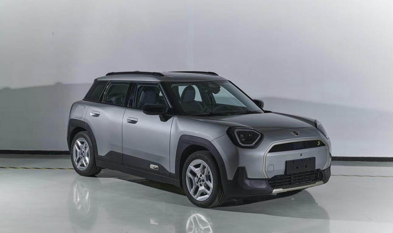 长城和MINI搞的光束汽车，其实之前已经申报过了 COOPER 了
这次是 AC