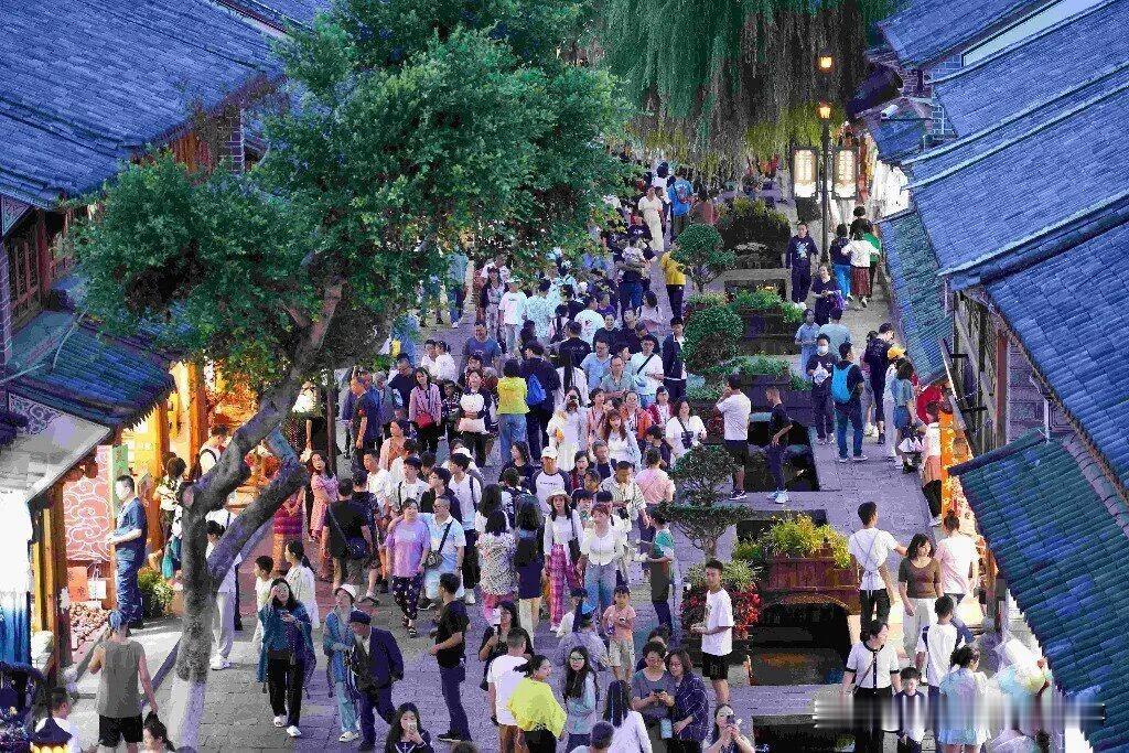 🌟大理再度登顶啦！暑假一开启，大理旅游那热度简直爆棚。

7月1 - 13日，