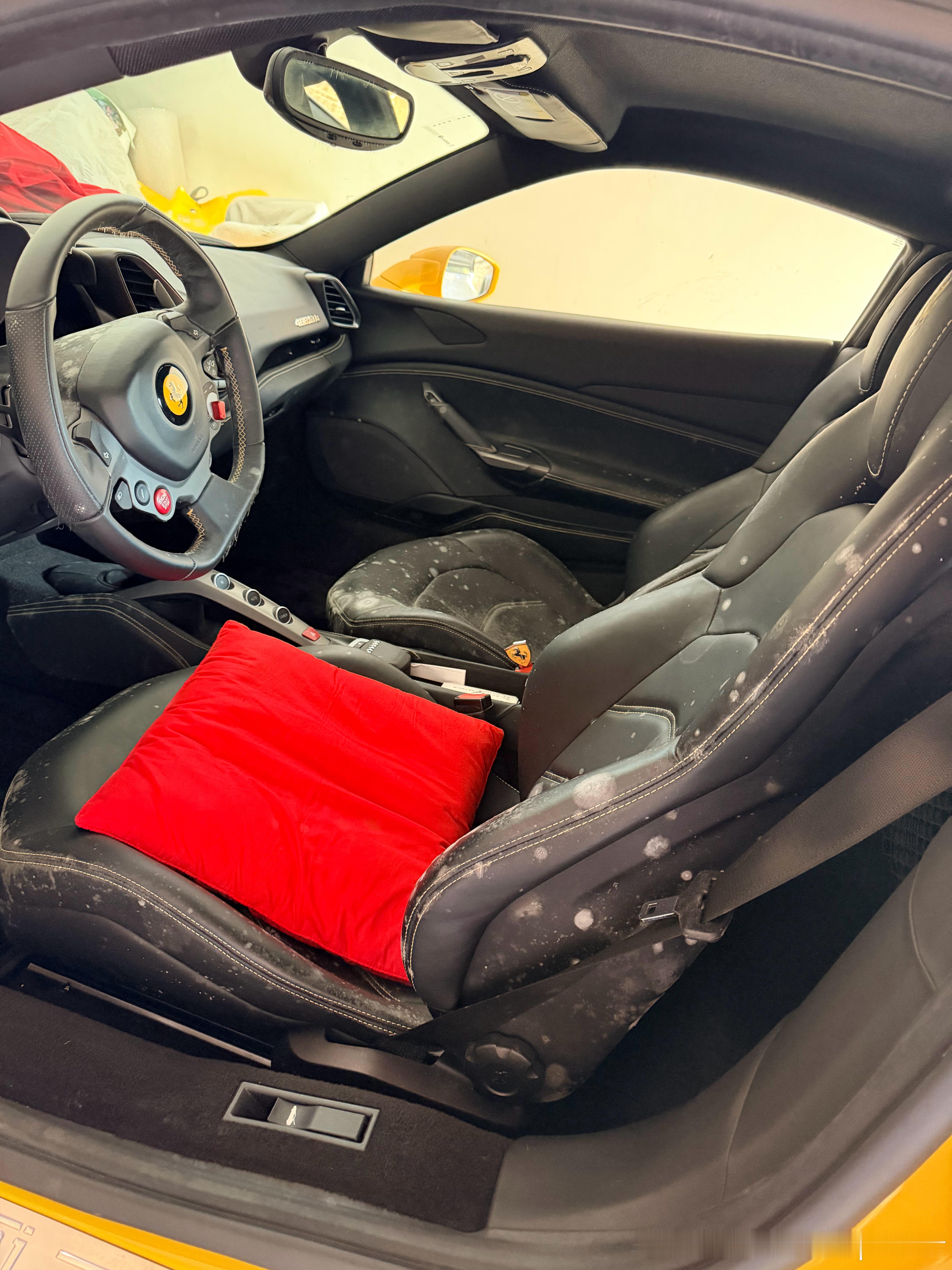 一年没动的车。。。发霉成这样了