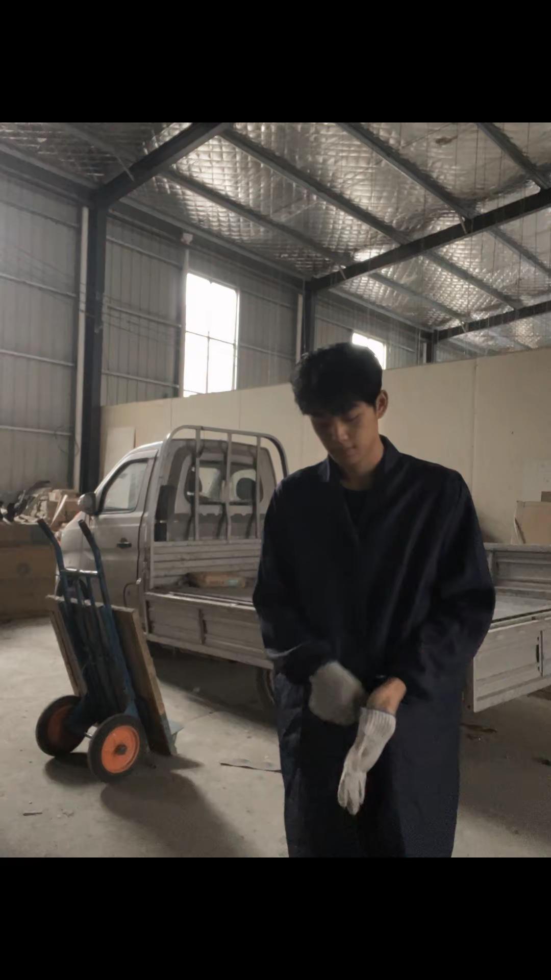 我又开始期待那五六天的梦境  所以我也愿意熬过这三百多天的日夜循环