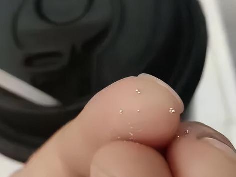 剧情大反转！安徽宿州一女子此前声称在霸王茶姬奶茶中喝出“水银”，引发全网关注。4