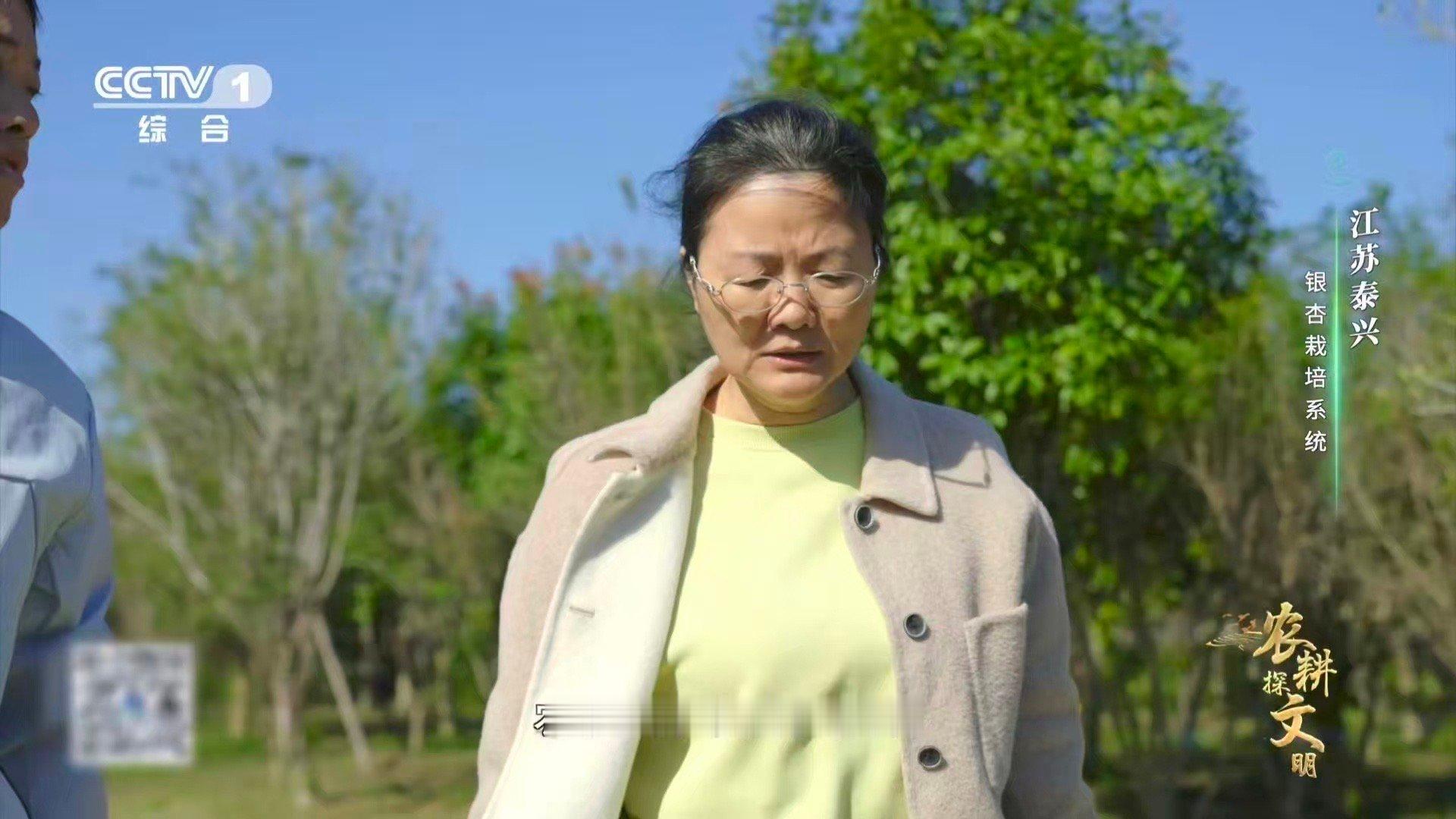 喂了银杏果鸡肉更鲜了泰兴隐藏美食get！银杏果喂养的鸡肉质格外鲜嫩紧实，清香不腻