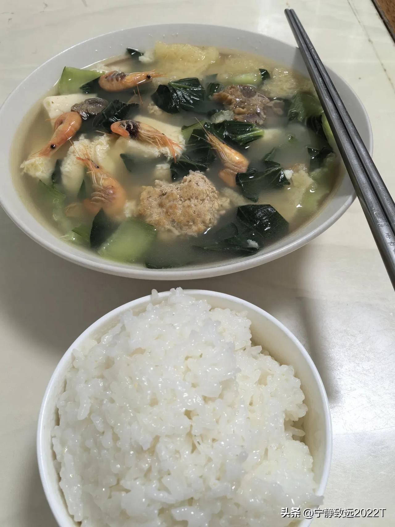 老公去西藏旅游，那是一个令人心生敬畏的地方。虽很向往，我更愿在家享受美食，一人一