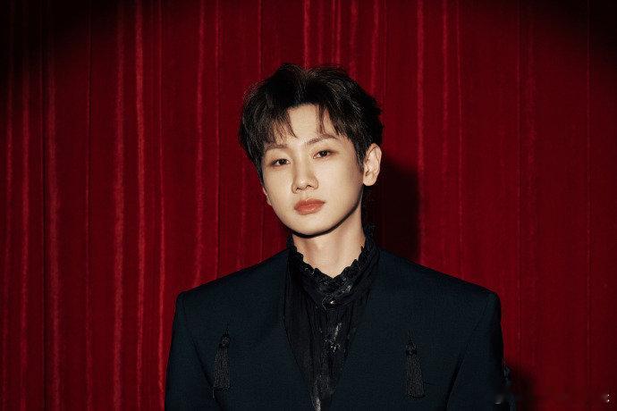 汪苏泷好六夜红毯新中式造型汪苏泷音乐是永不落幕的电影汪苏泷好六夜红毯新中式造型“